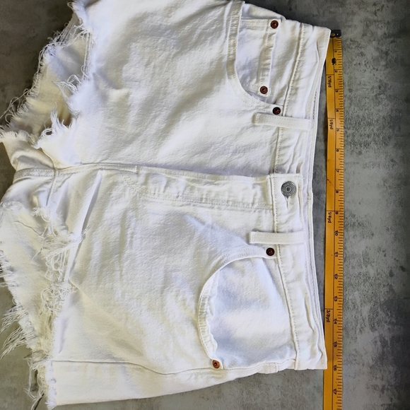 Levi's 501 Distressed Denim Shorts Womens 31 Waist White Button Fly 2" Inseam - Picture 11 of 12